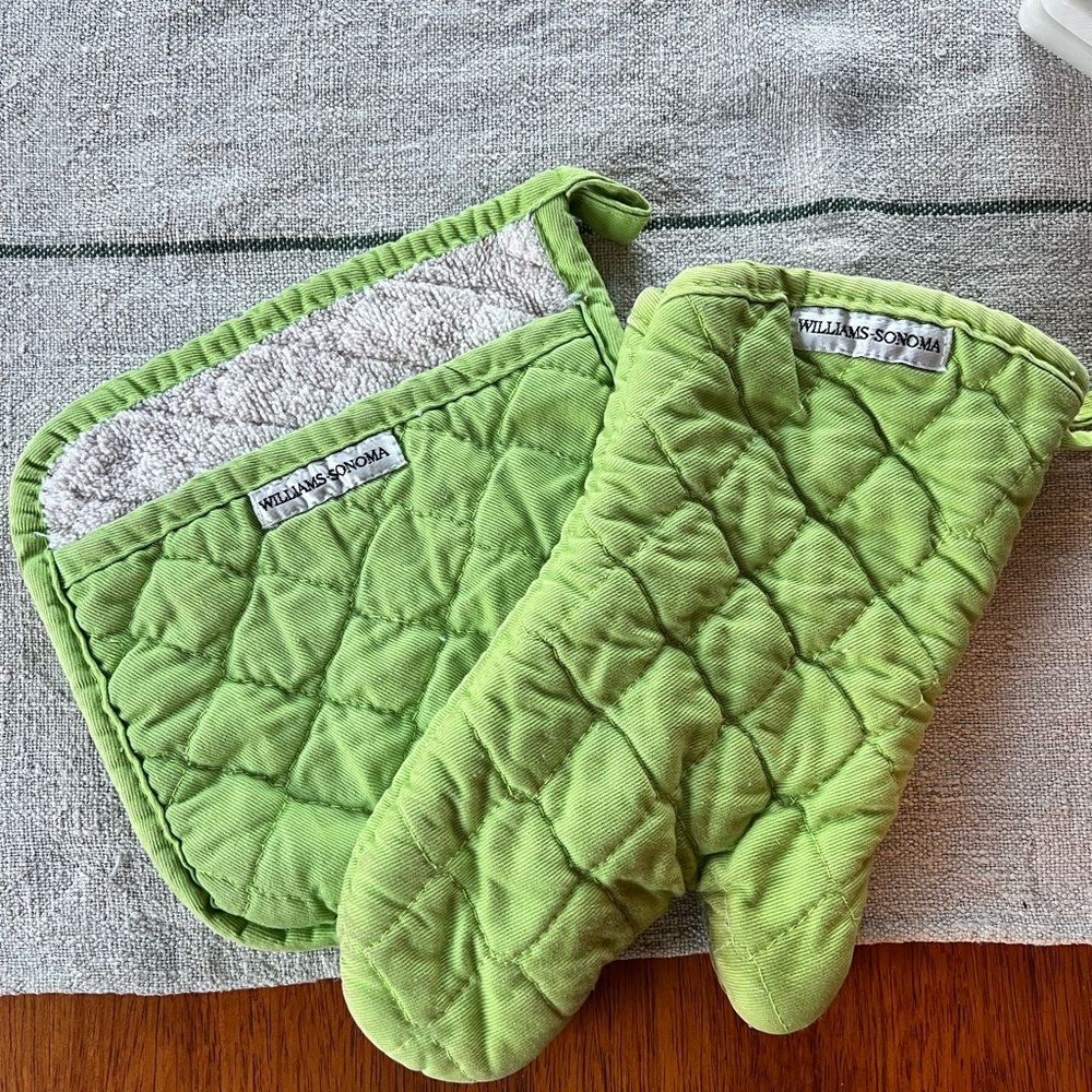 Williams Sonoma Lime Quilted Kitchen Set